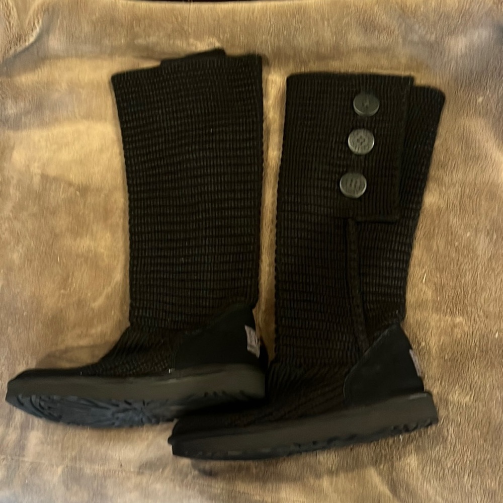 UGG classic cardy knit boots Size 7 US